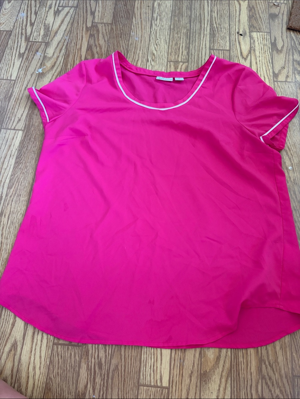 Liz Claiborne Fuchsia Short Sleeve Blouse with White Piping